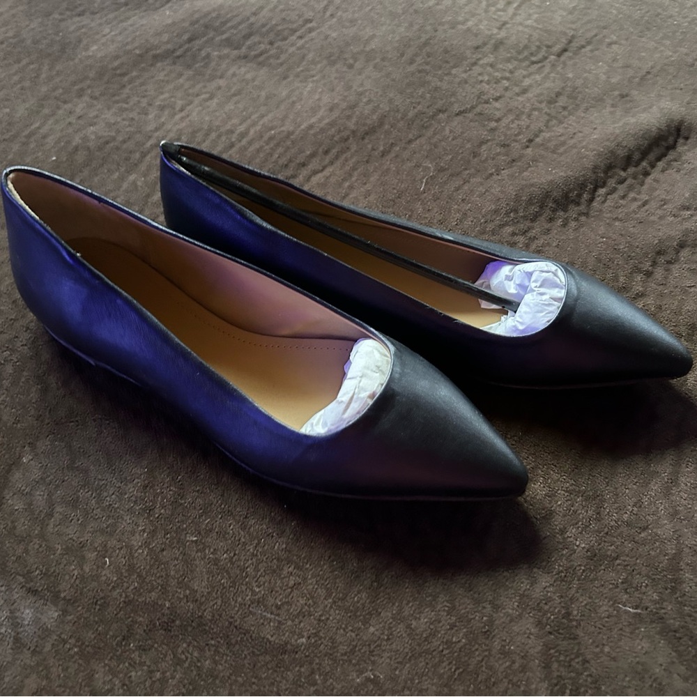 Elegant Black UGG Collection Women's Flats, size 7, made in Italy